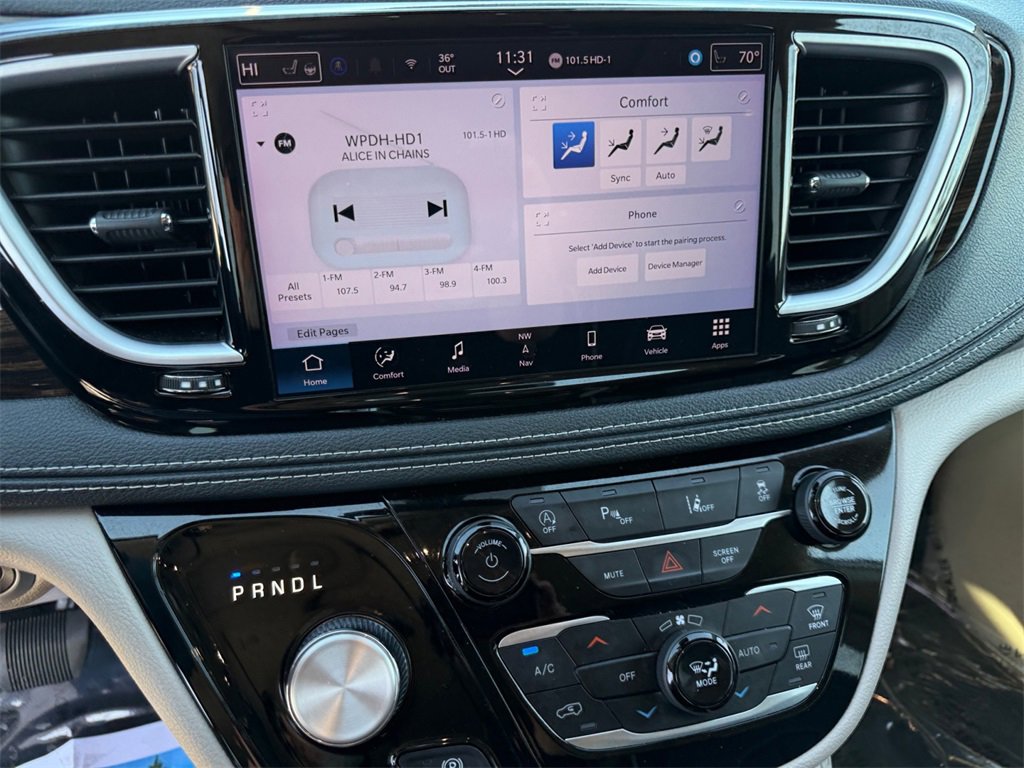 Certified 2023 Chrysler Pacifica Limited image 32