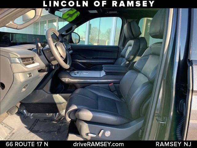 Used 2025 Lincoln Navigator Reserve w/ Jet Appearance Package image 12