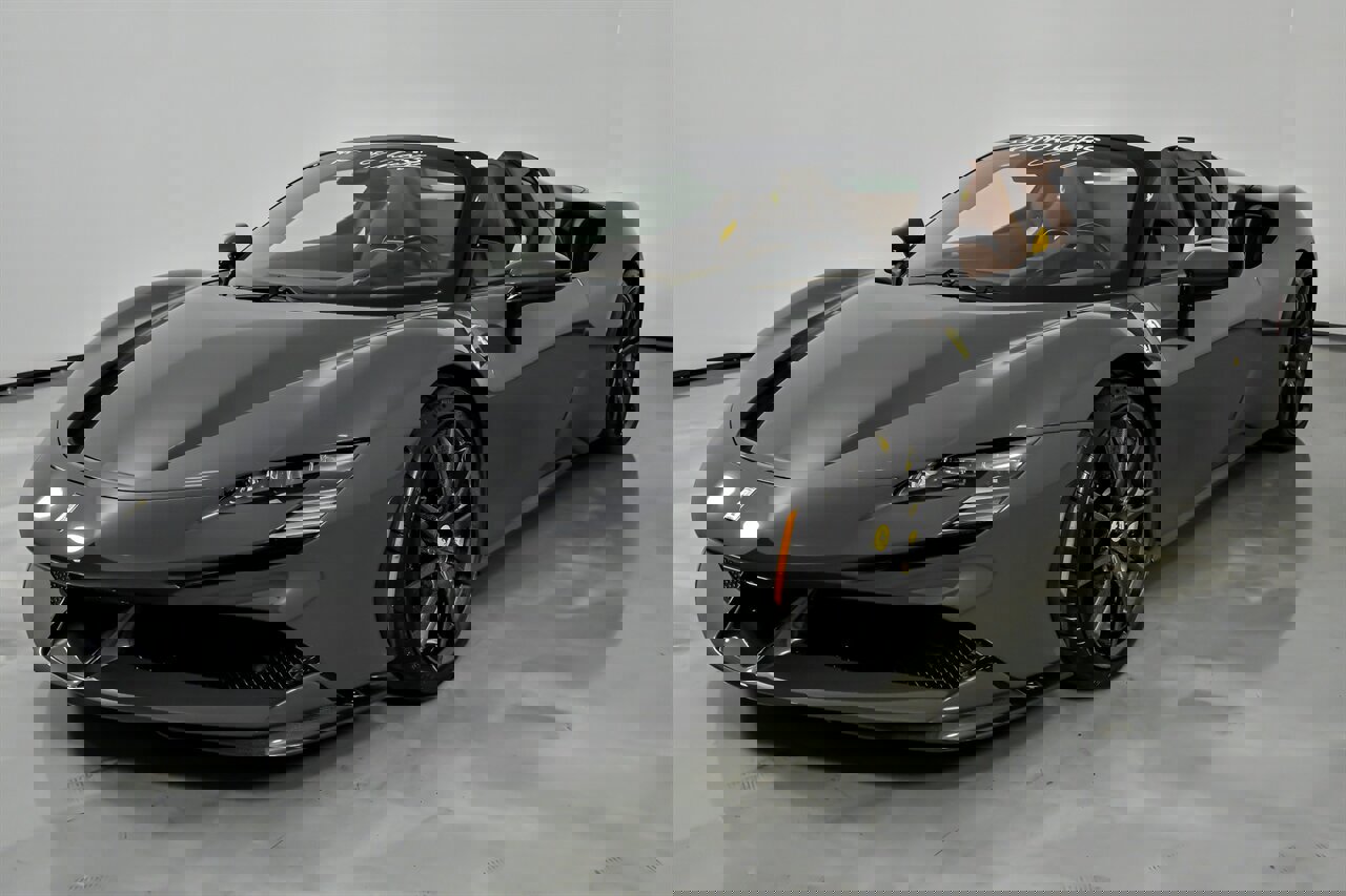 Used 2024 Ferrari SF90 Spider image 5