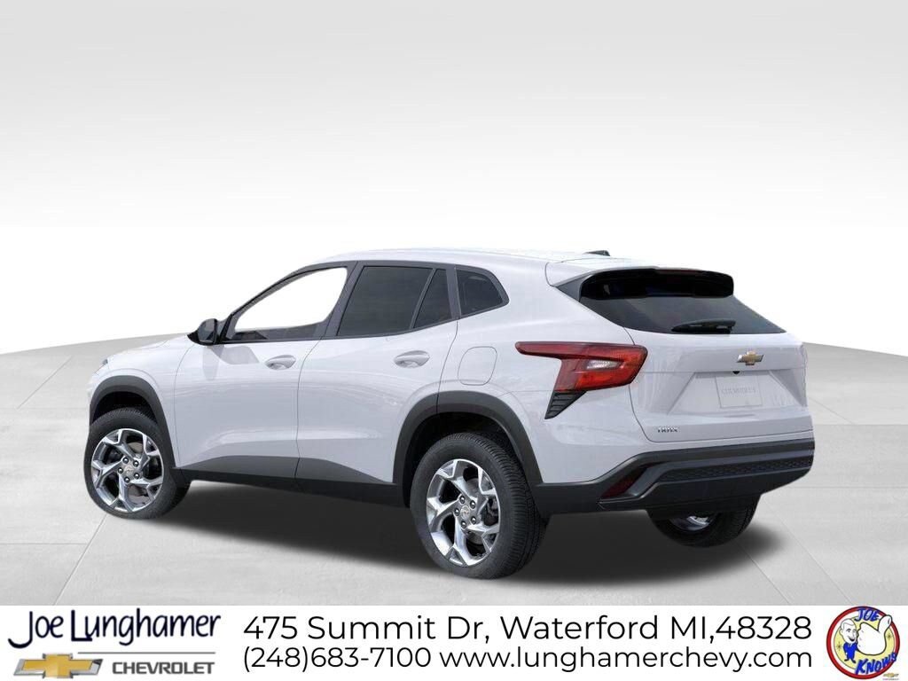 New 2026 Chevrolet Trax LS w/ LS Convenience Package FWD image 3