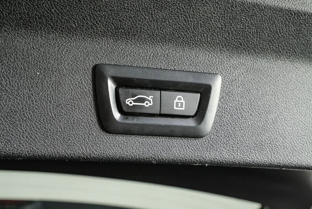 Used 2021 BMW X3 xDrive30e w/ Convenience Package image 32