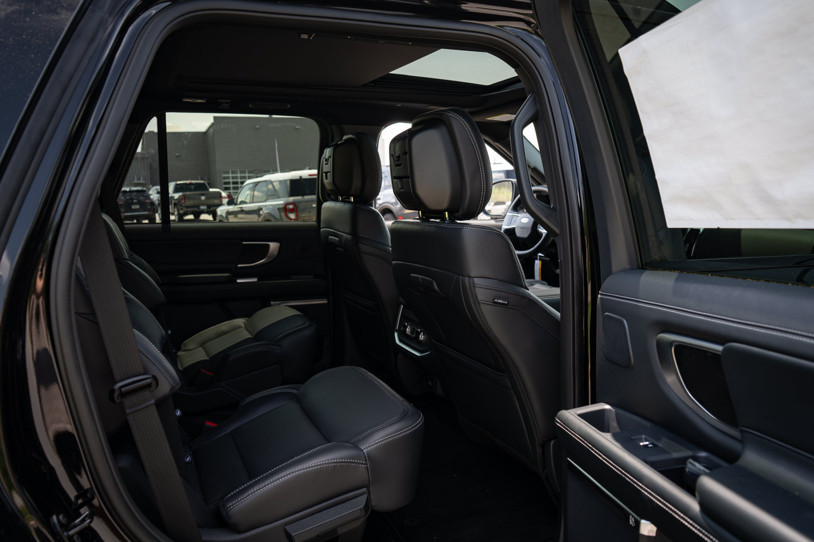 New 2026 Ford Expedition Platinum w/ Stealth Performance Package AWD/4WD image 38