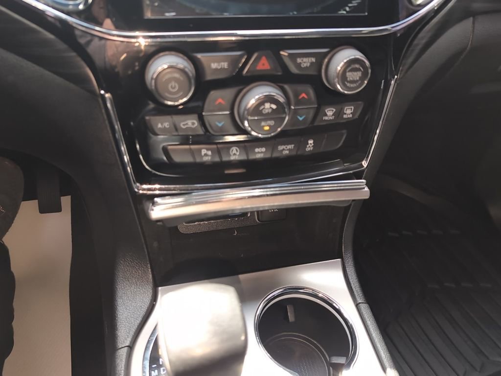 Used 2020 Jeep Grand Cherokee Altitude image 20