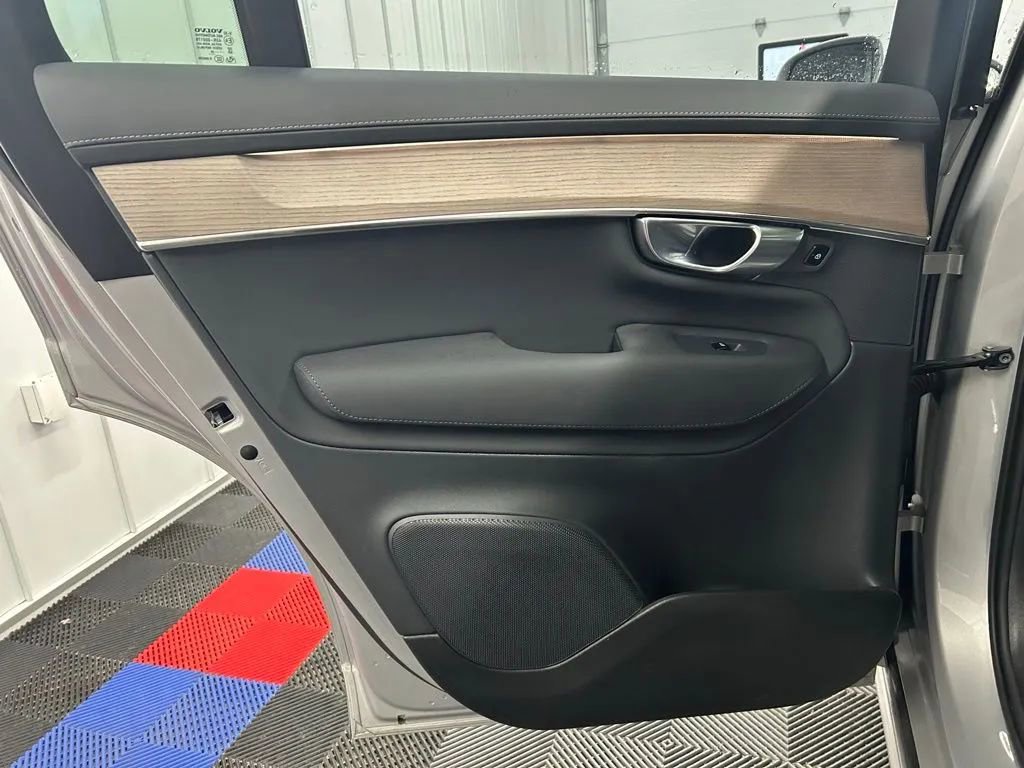 Used 2025 Volvo XC90 B6 Plus AWD/4WD image 17