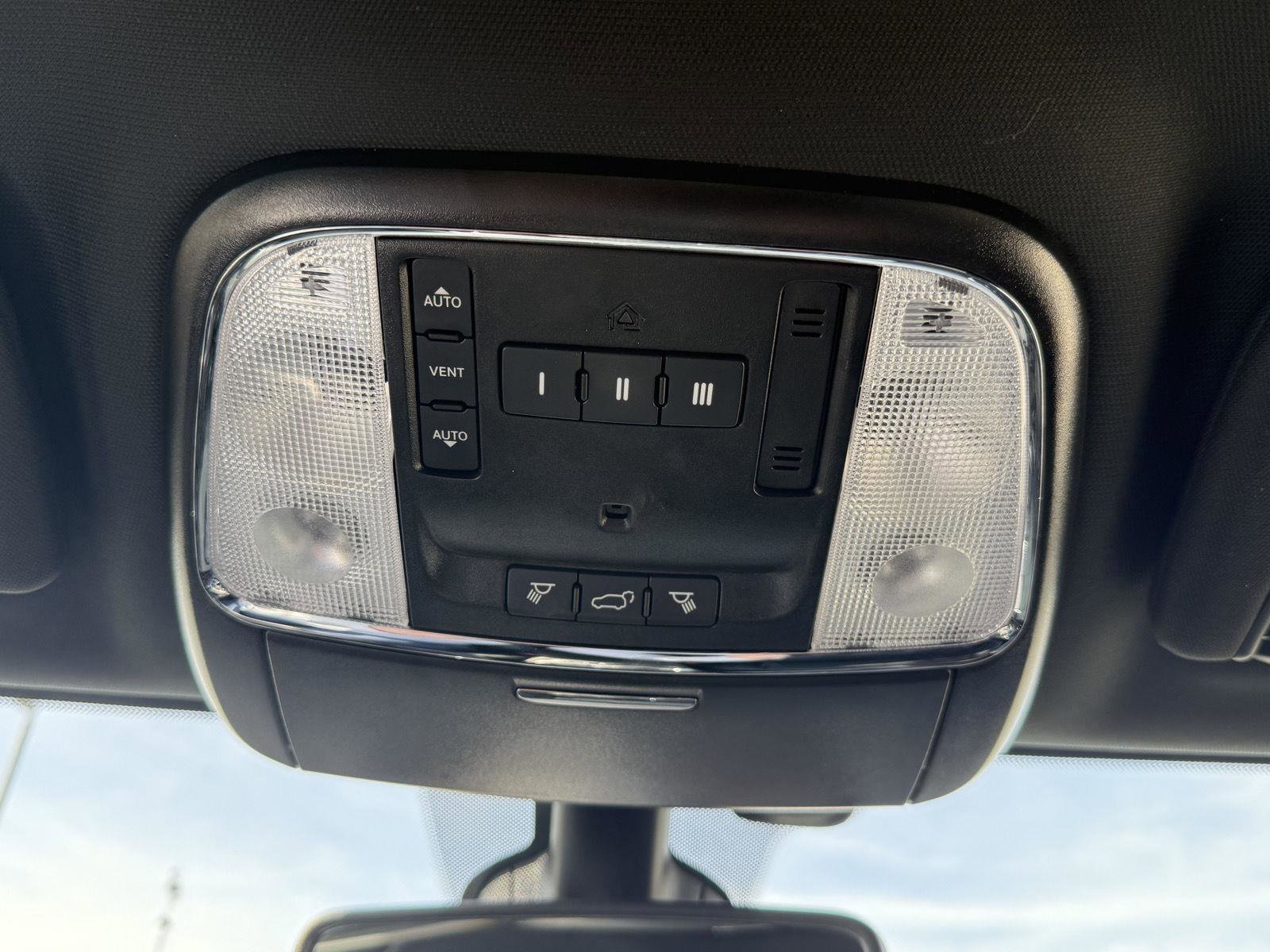 Used 2021 Jeep Grand Cherokee Limited image 19