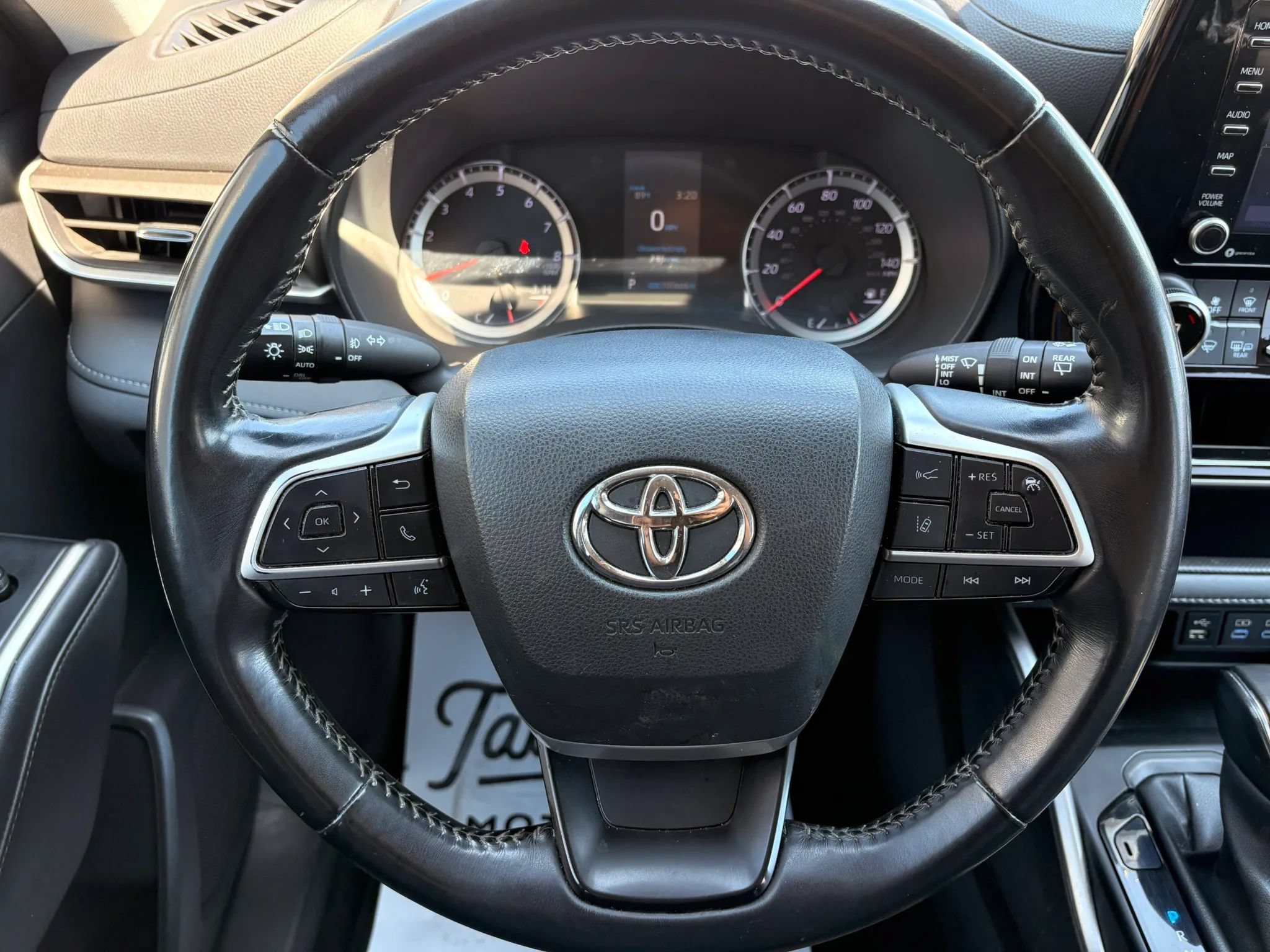 Used 2022 Toyota Highlander LE AWD/4WD image 20