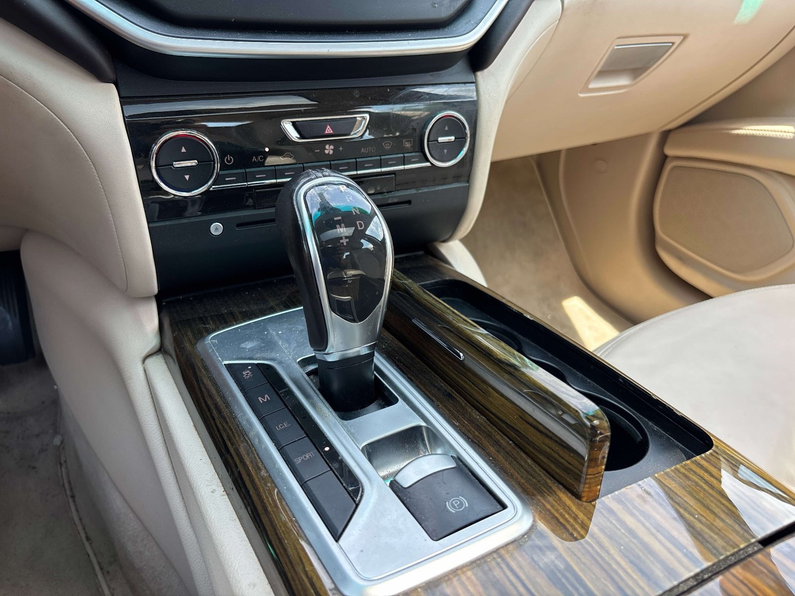 Used 2014 Maserati Ghibli S Q4 AWD/4WD image 19