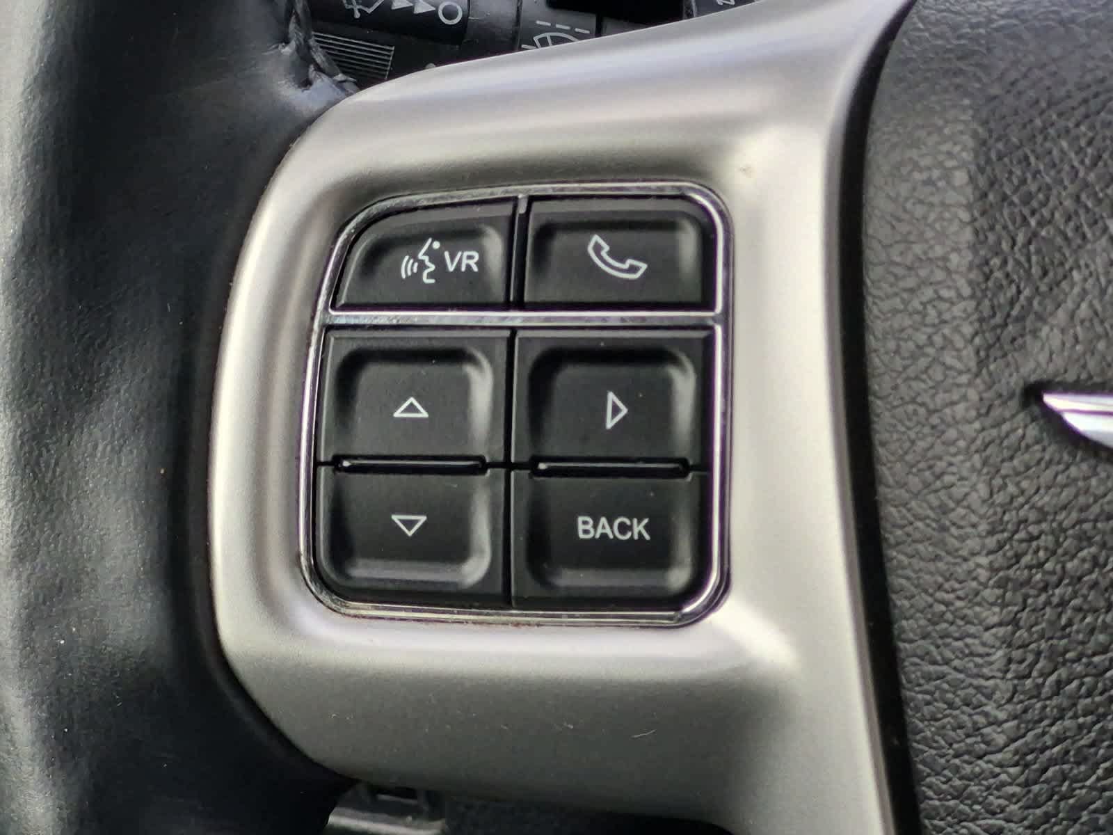 Used 2014 Chrysler Town & Country Touring-L w/ Driver Convenience Group FWD image 23