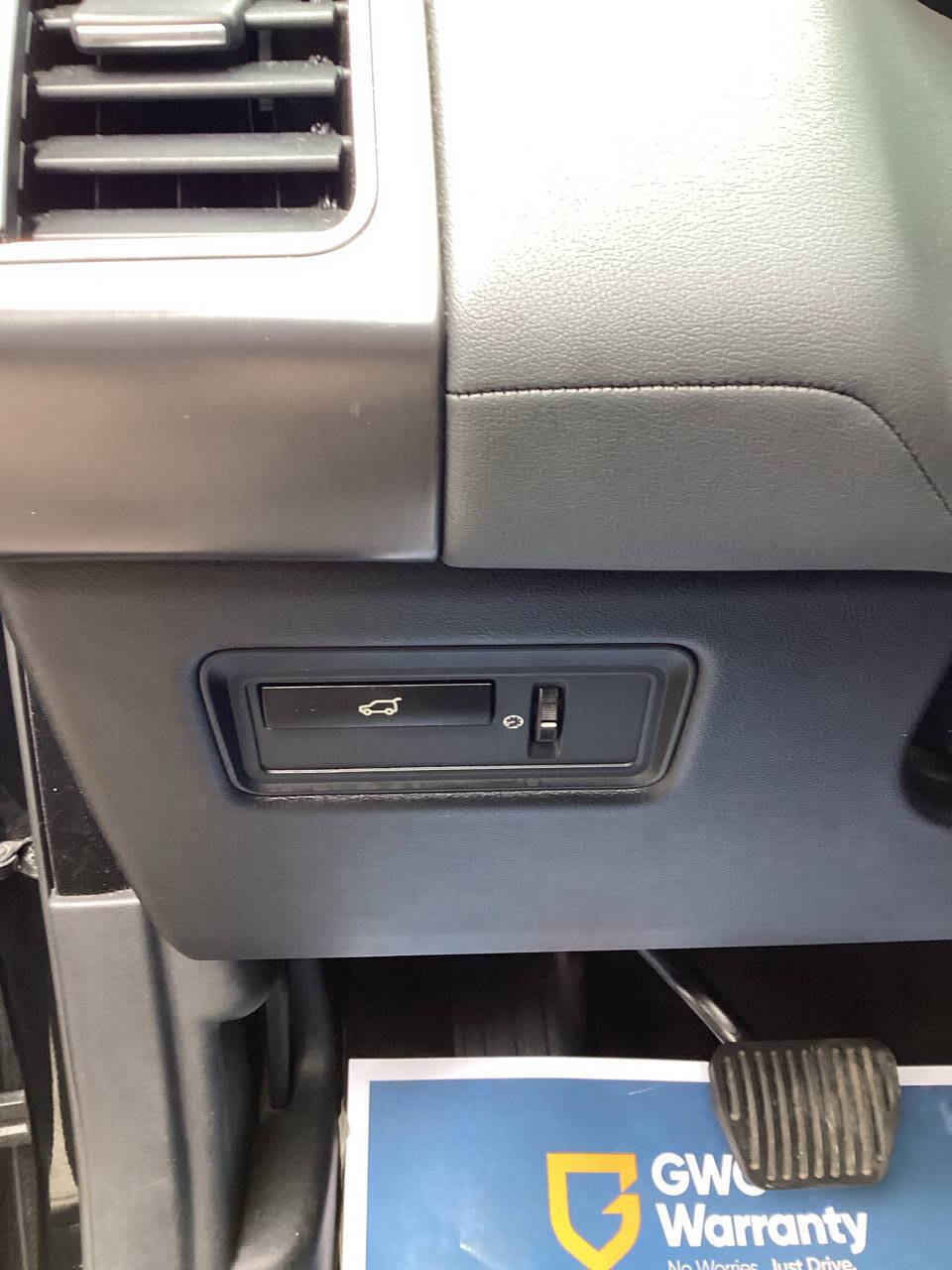 Used 2015 Land Rover Range Rover Sport SE AWD/4WD image 20