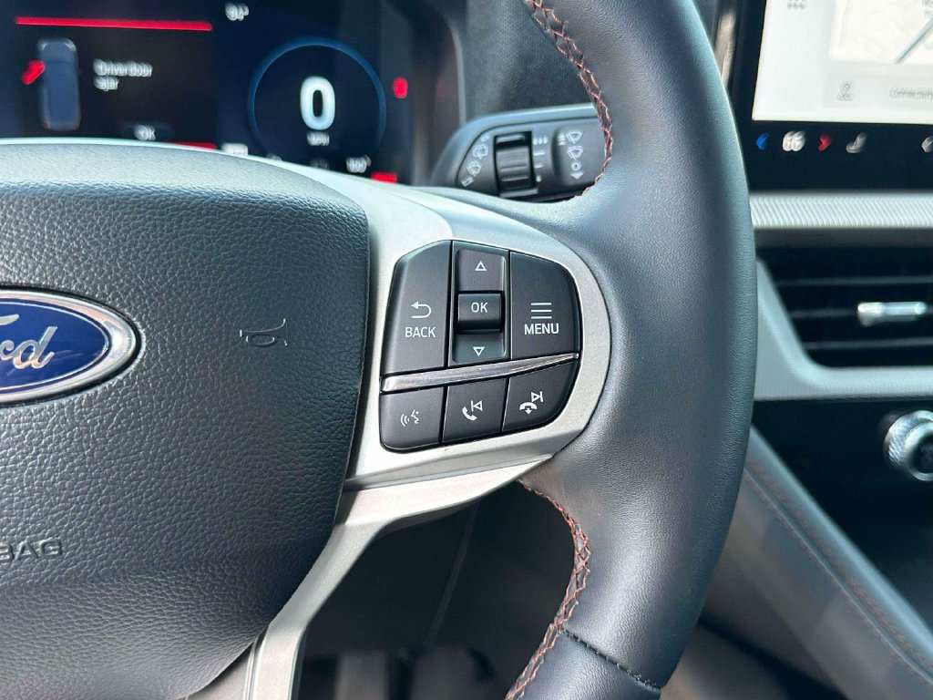 Used 2026 Ford Explorer Active AWD/4WD image 23