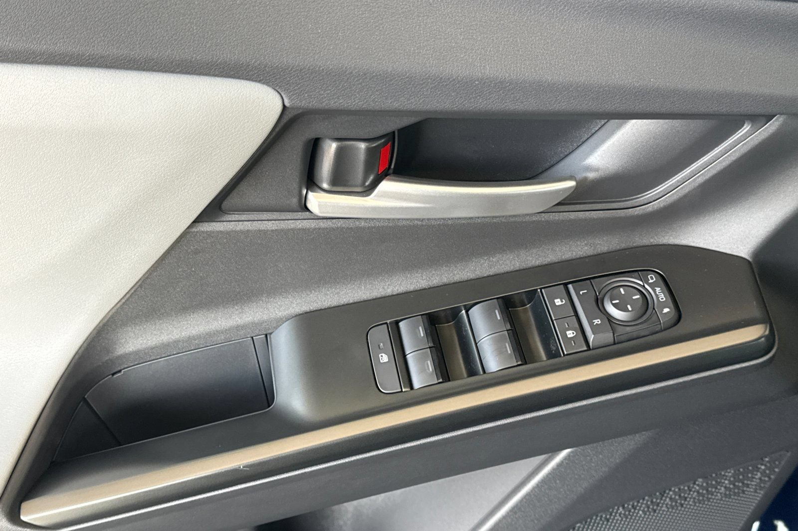 New 2026 Subaru Solterra AWD/4WD image 11