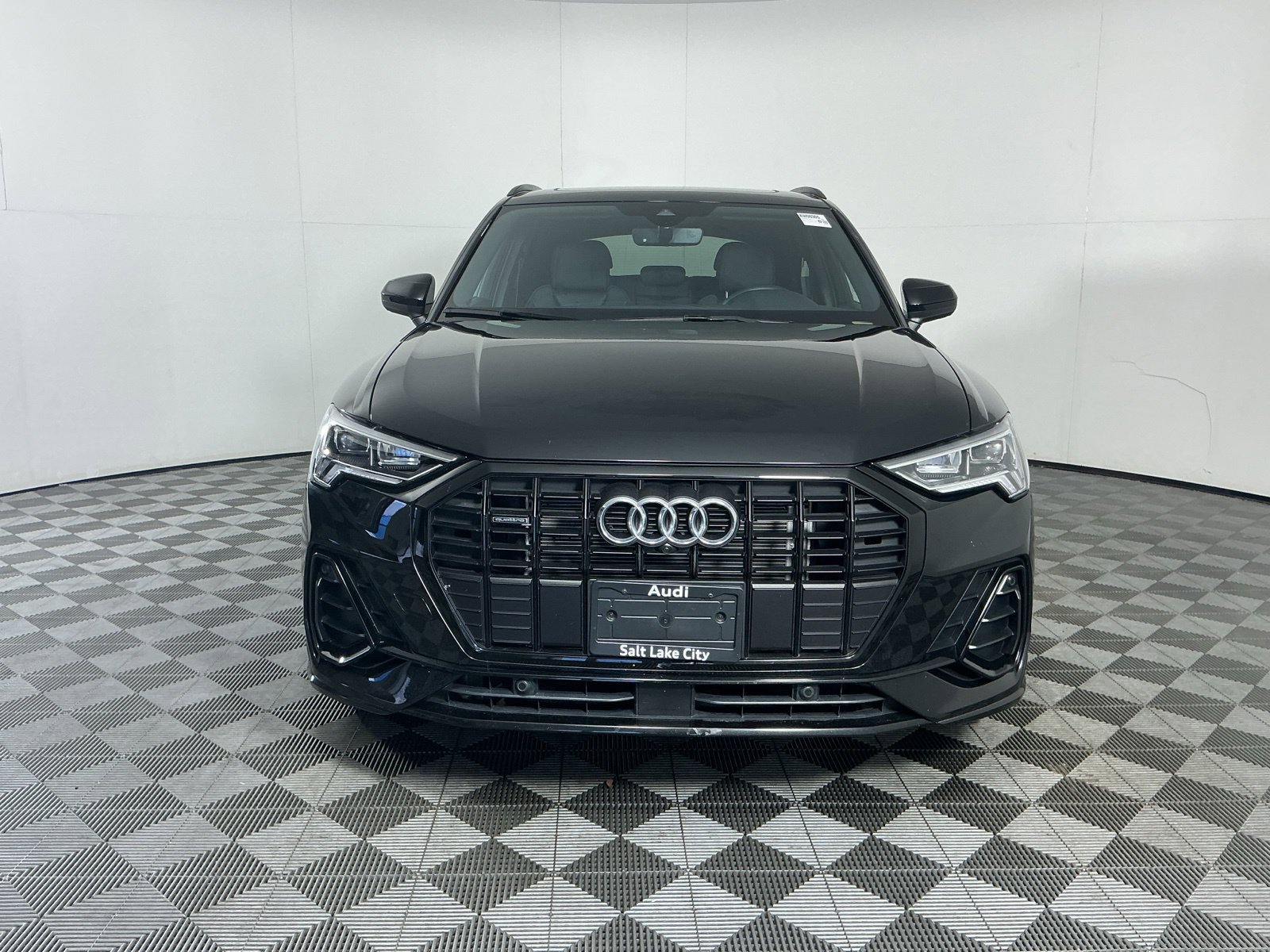 Used 2024 Audi Q3 2.0T Premium Plus w/ Premium Plus Package AWD/4WD image 2