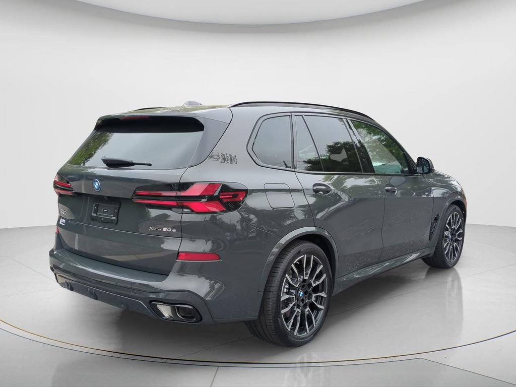 New 2026 BMW X5 xDrive50e w/ M Sport Package AWD/4WD image 5