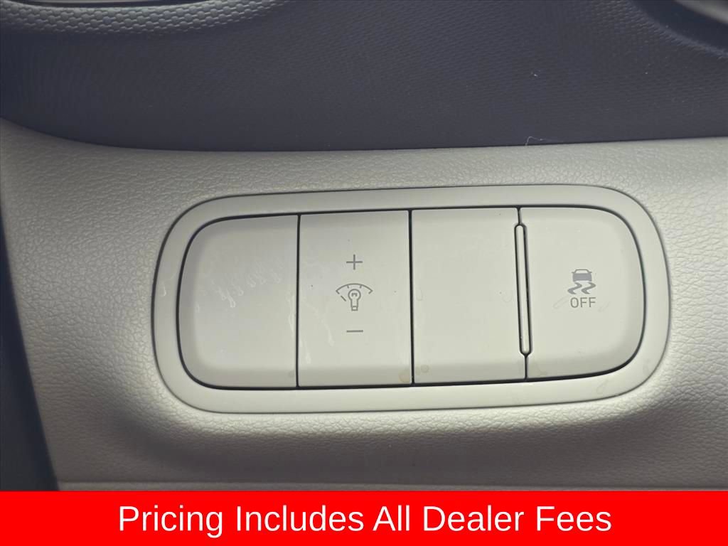 Certified 2023 Hyundai Venue SEL FWD image 23