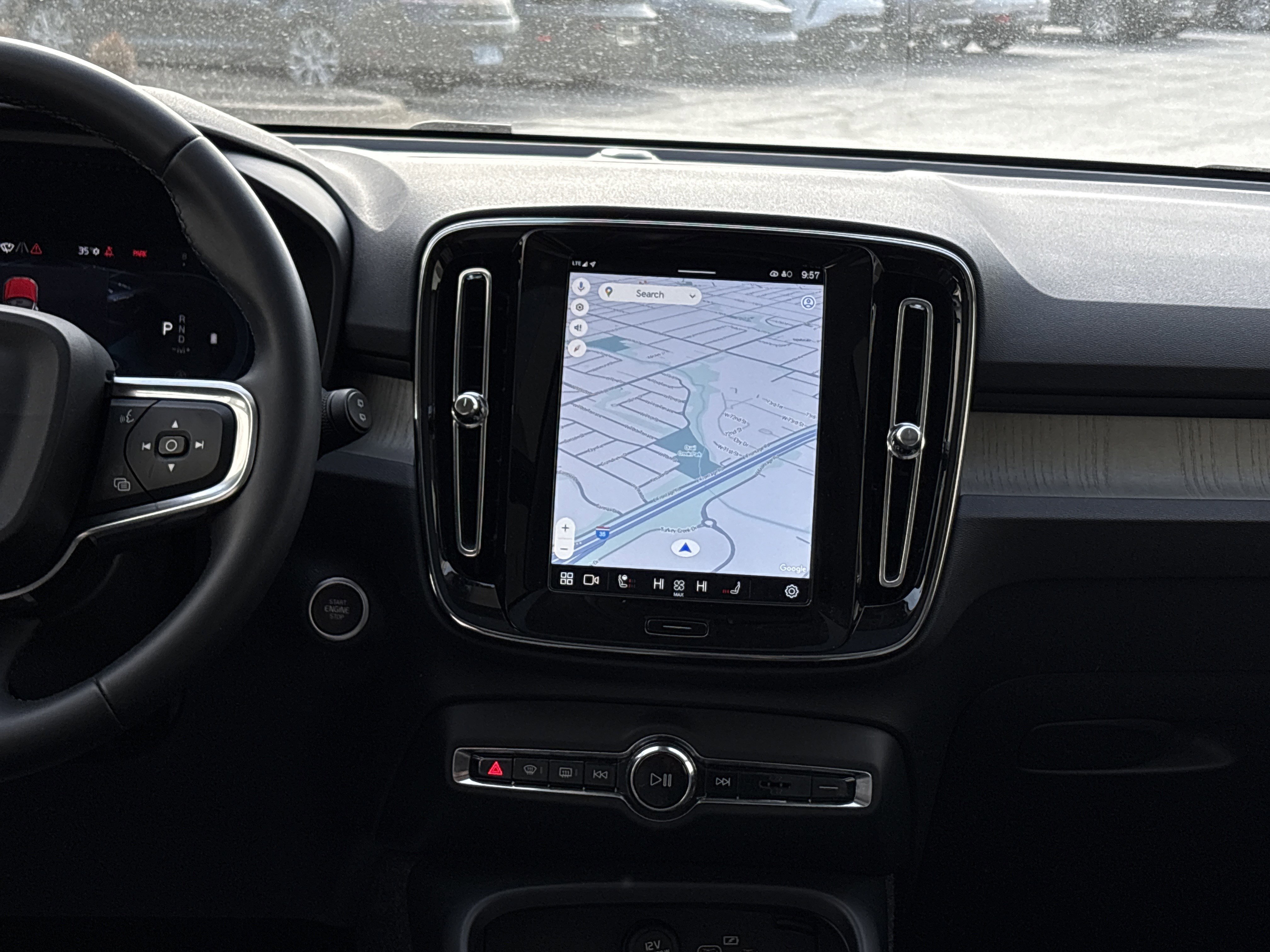 Certified 2025 Volvo XC40 B5 Core image 59