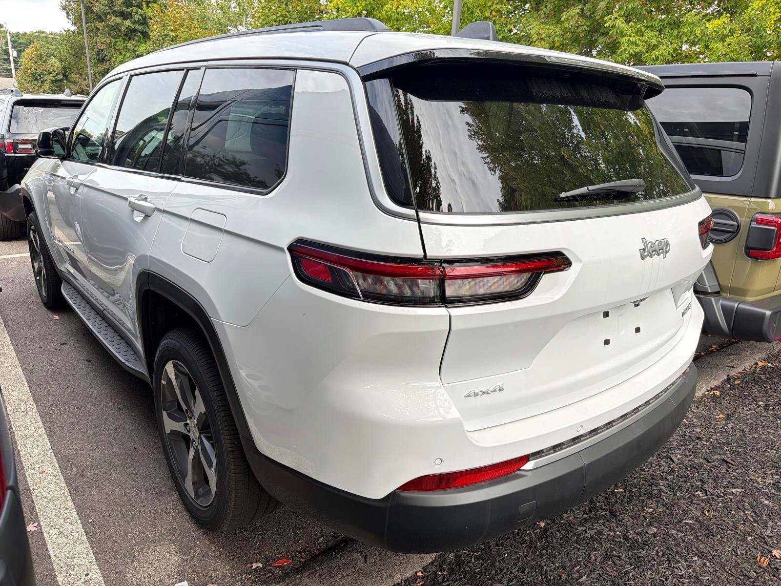 New 2026 Jeep Grand Cherokee L Limited AWD/4WD image 3