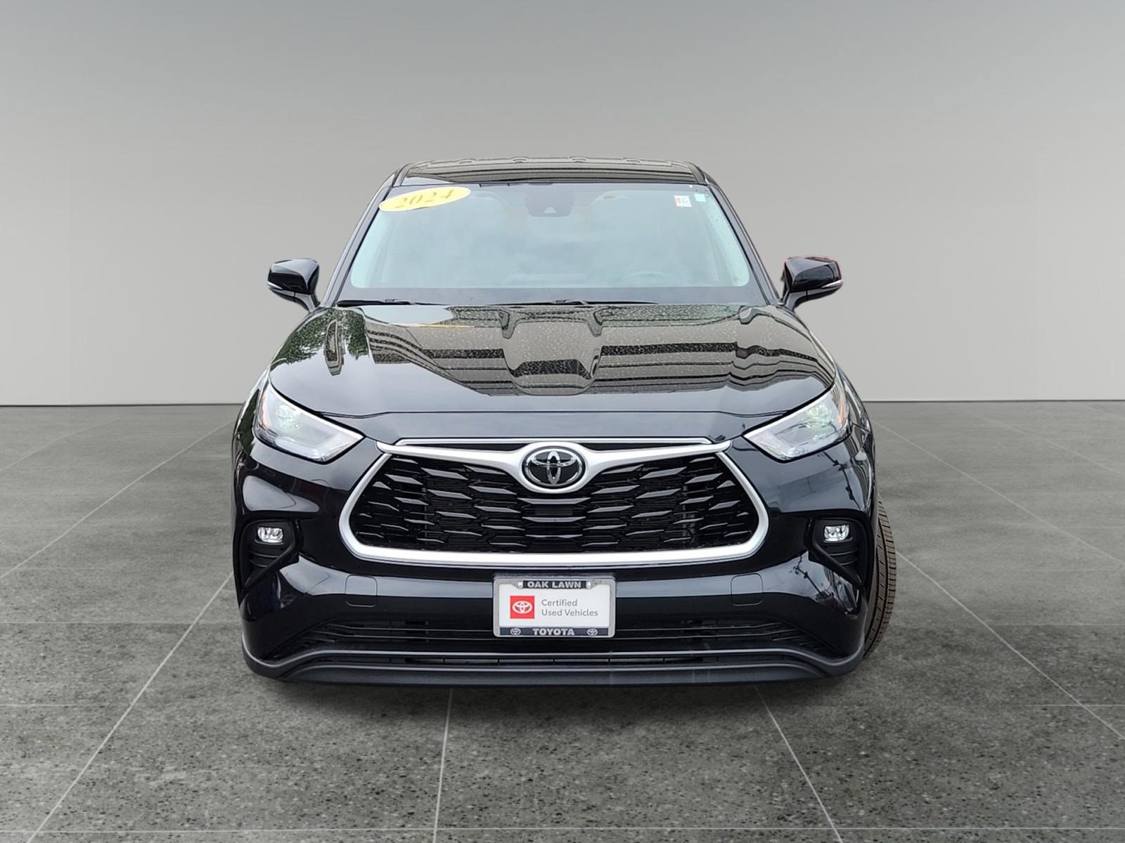 Certified 2024 Toyota Highlander LE FWD image 2