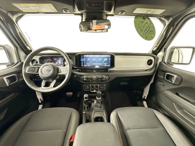 Used 2025 Jeep Wrangler Unlimited Sahara image 3