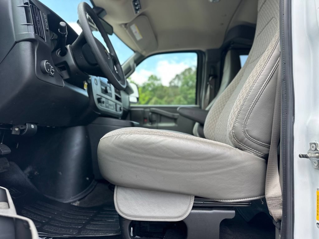 Used 2025 Chevrolet Express 3500 LT w/ LT Preferred Equipment Group RWD image 20