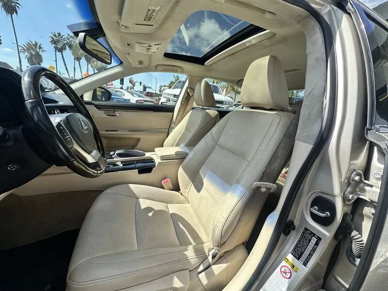 Used 2014 Lexus ES 350 w/ Luxury Package FWD image 19