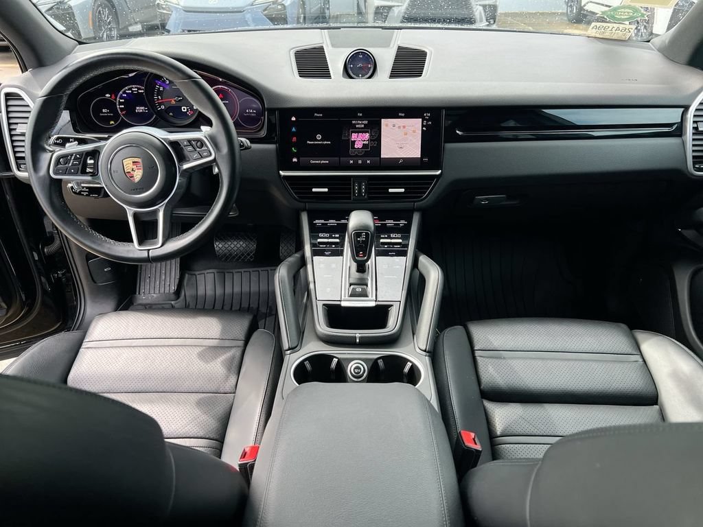 Used 2022 Porsche Cayenne w/ Premium Package AWD/4WD image 21