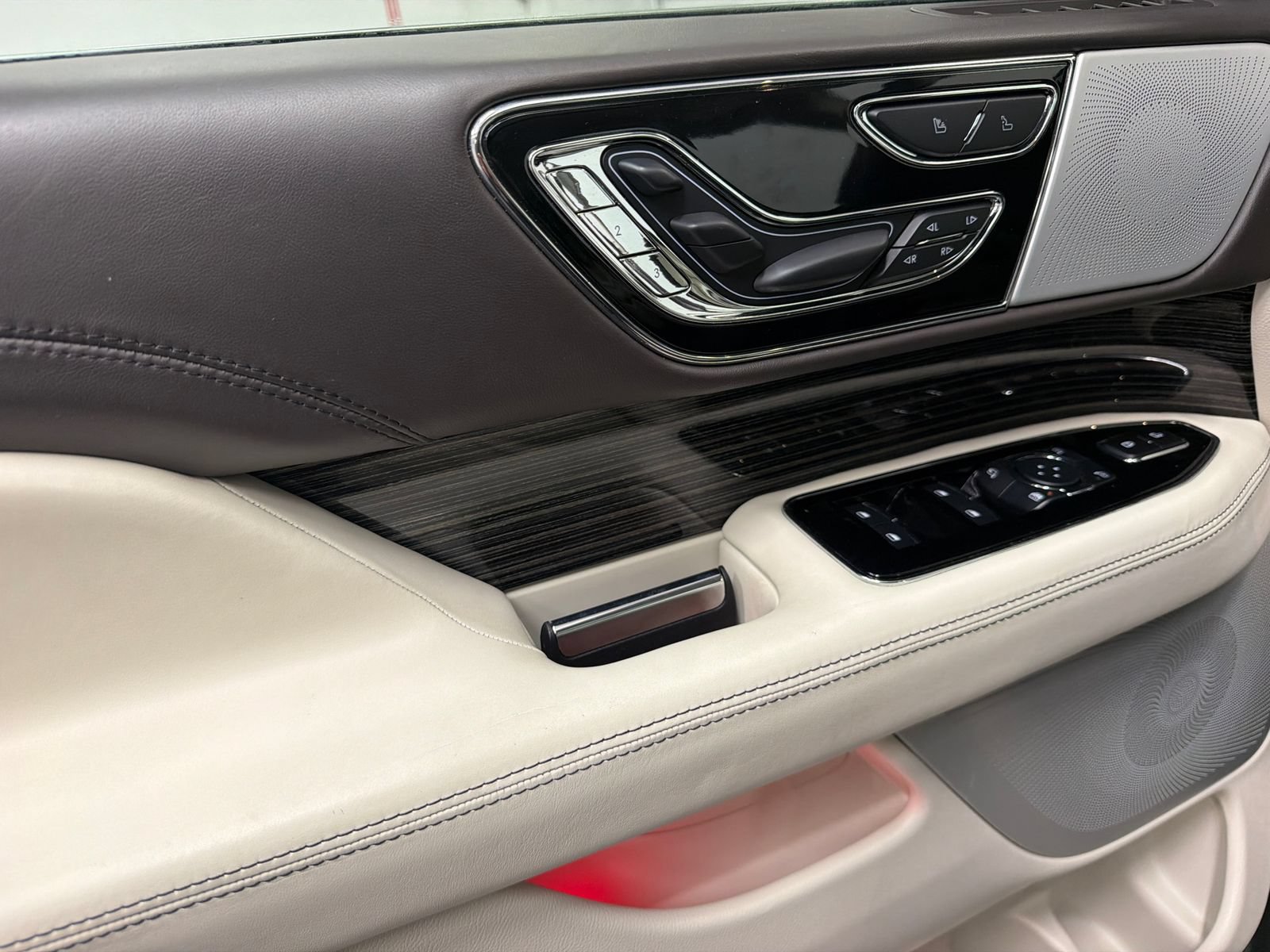 Certified 2023 Lincoln Navigator Black Label AWD/4WD image 37