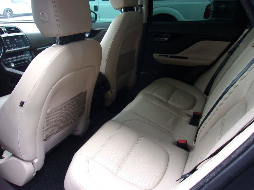 Used 2019 Jaguar F-PACE Prestige image 7