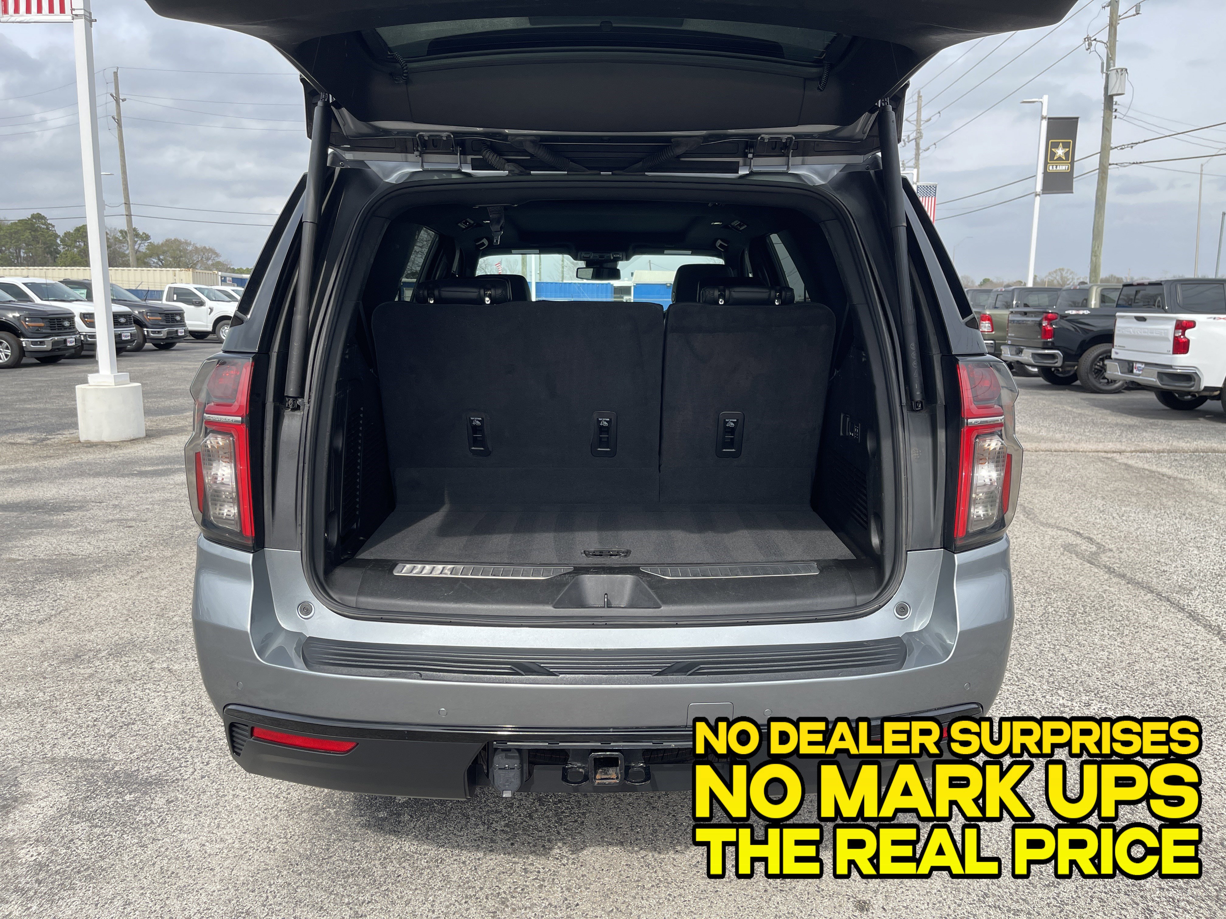 Used 2024 Chevrolet Tahoe Z71 w/ Luxury Package AWD/4WD image 5