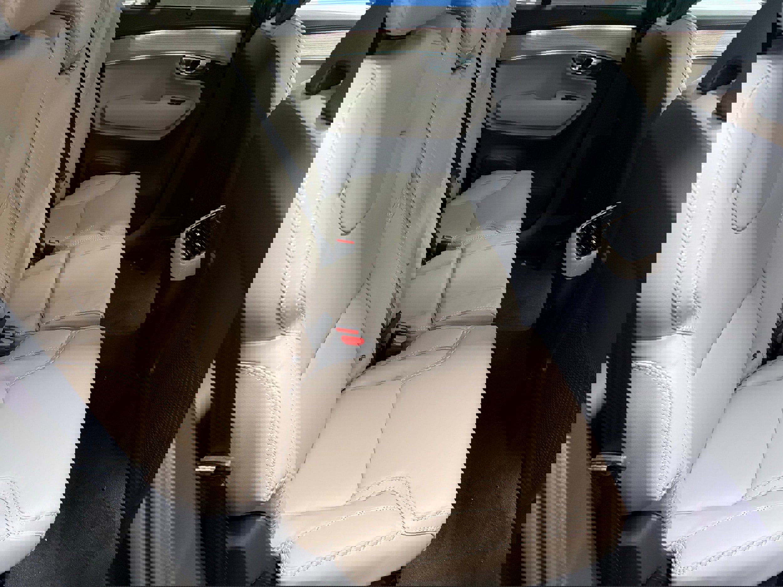 New 2026 Volvo XC90 B6 Ultra w/ Protection Package Premier image 33