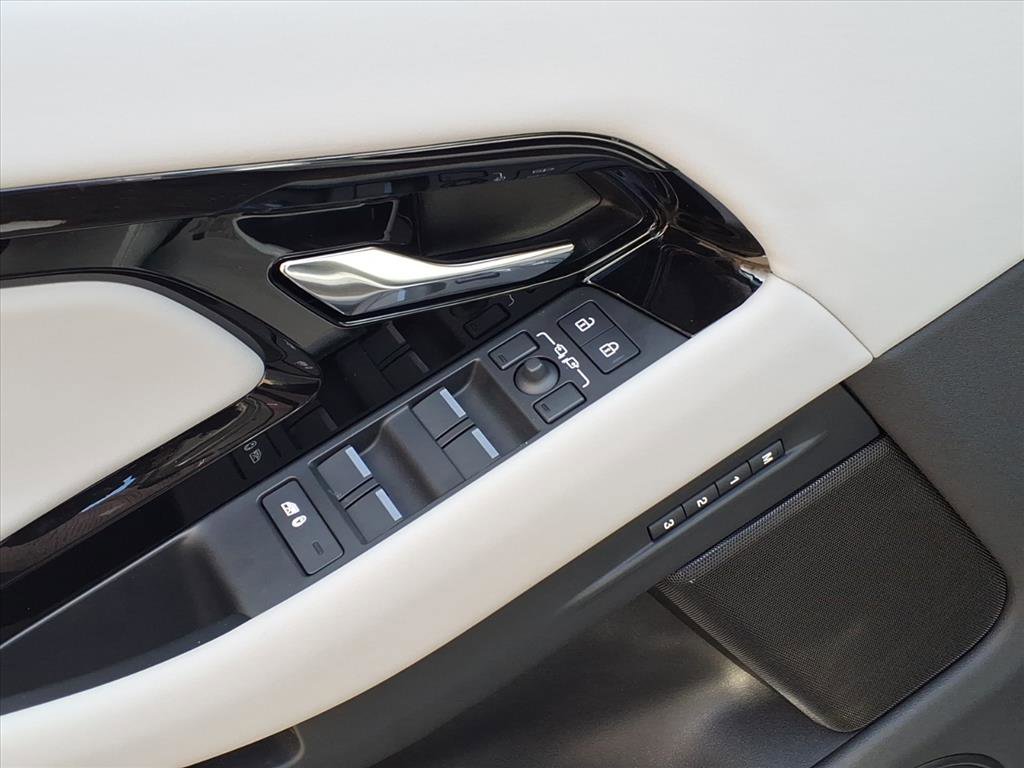 Used 2026 Land Rover Range Rover Evoque S AWD/4WD image 10