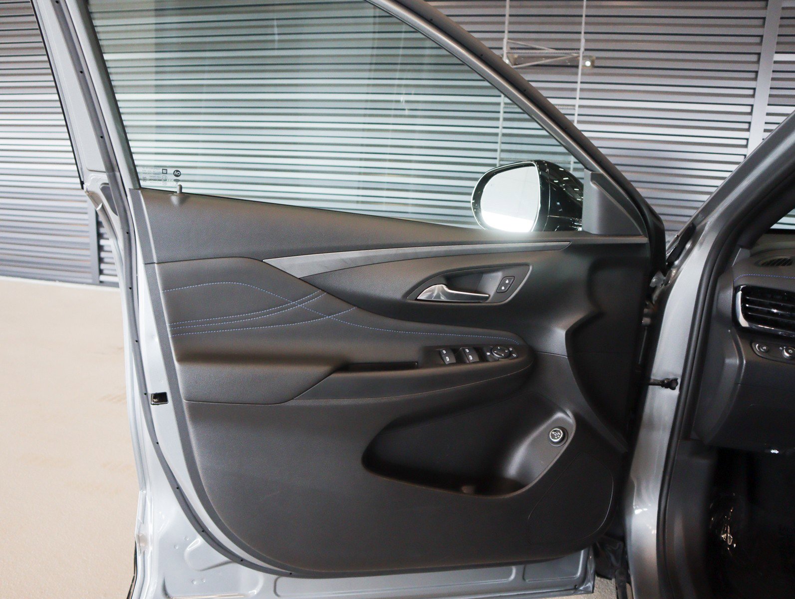 Used 2025 Buick Envista Sport Touring w/ Convenience II Package image 26