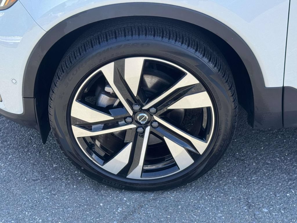 Certified 2024 Volvo XC40 B5 Plus w/ Protection Package Premier AWD/4WD image 8