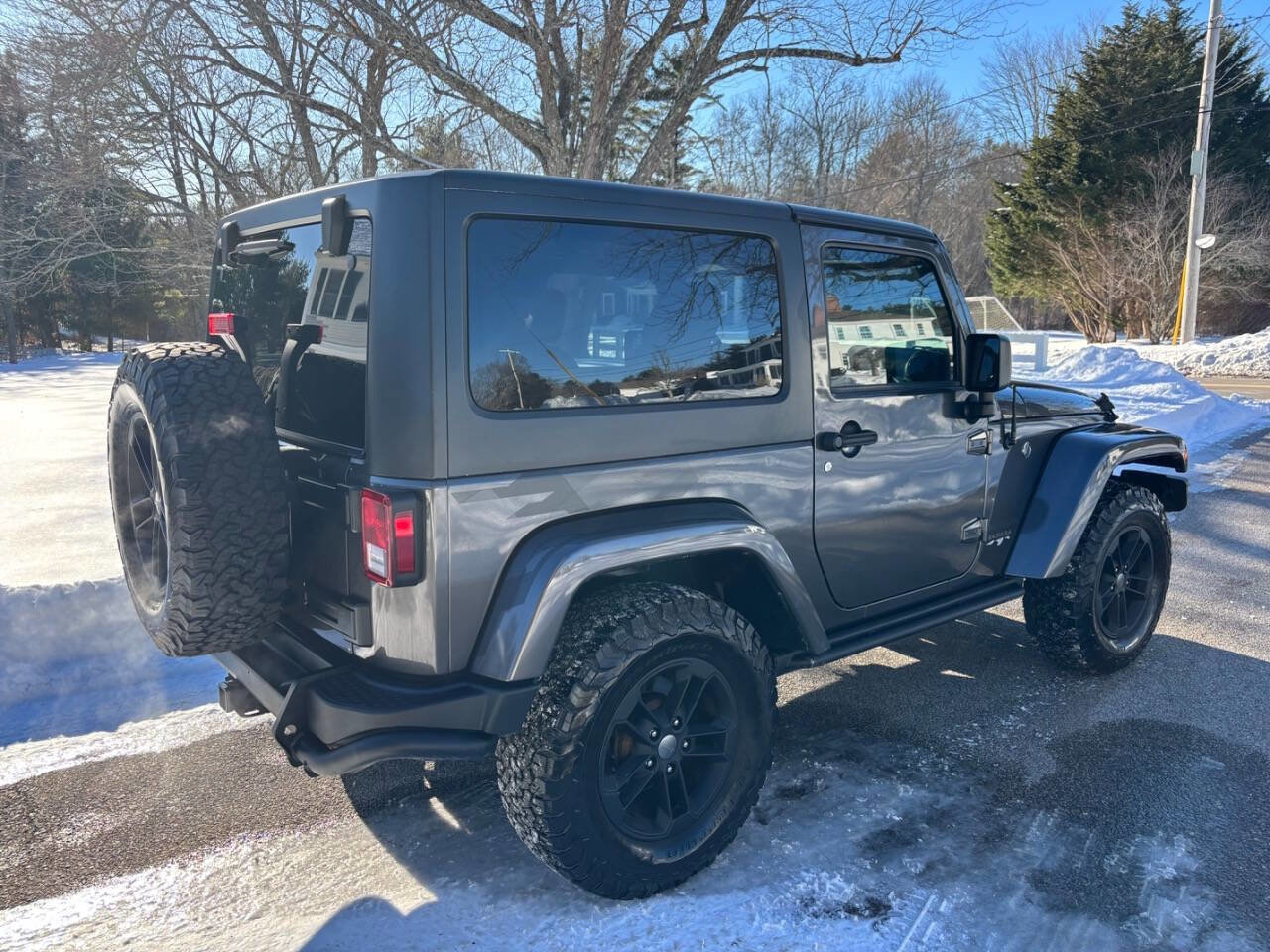 Used 2017 Jeep Wrangler Sahara image 32