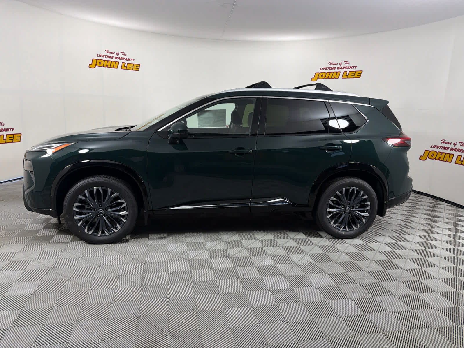 New 2026 Nissan Rogue Platinum w/ Platinum Premium Package AWD/4WD image 2