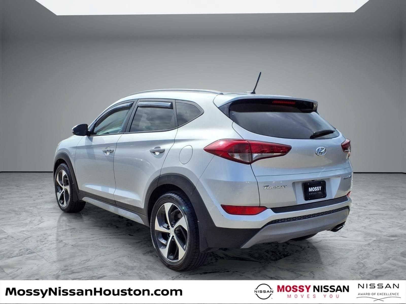 Used 2017 Hyundai Tucson Sport w/ Cargo Package FWD image 2