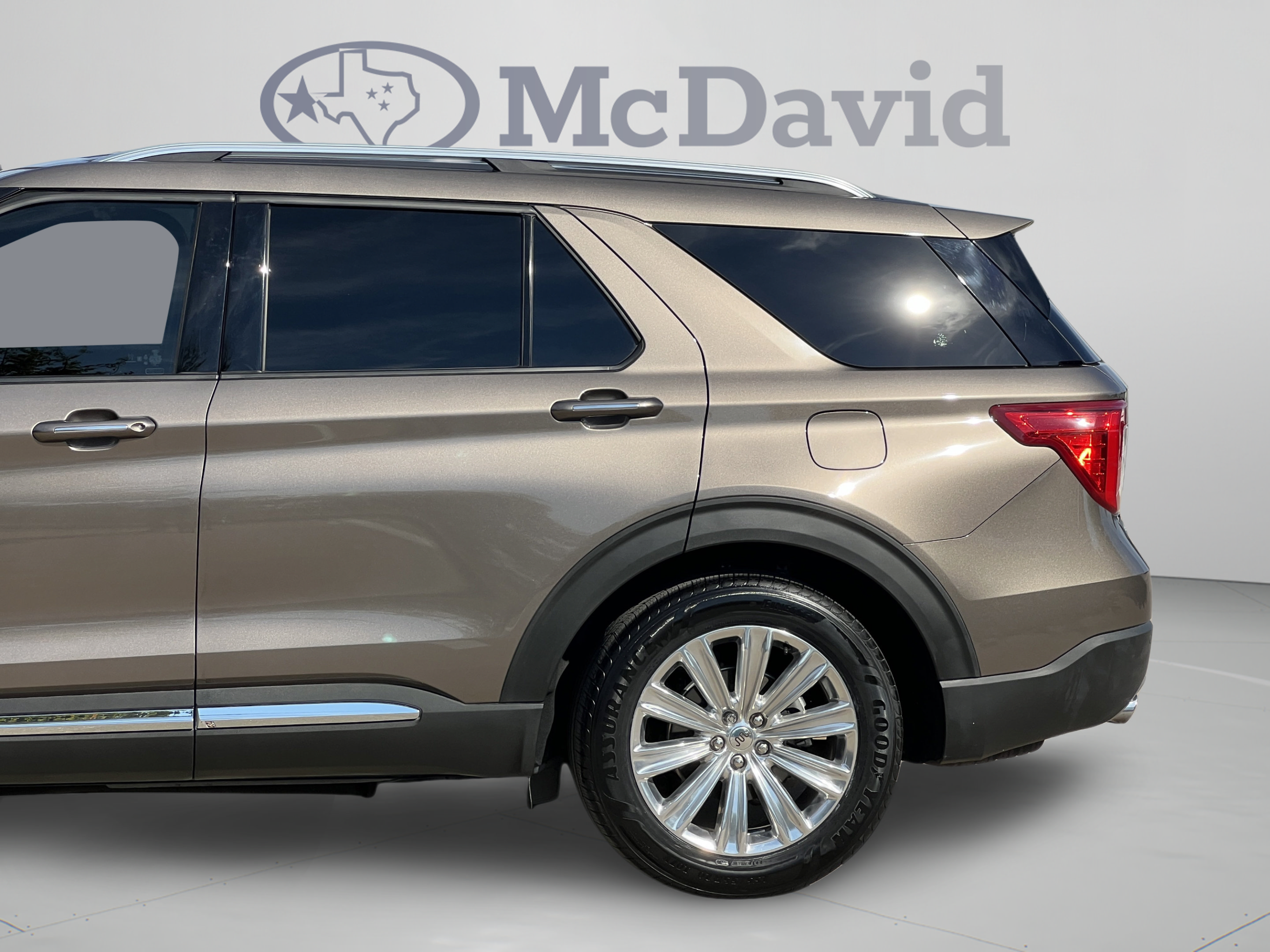 Used 2021 Ford Explorer King Ranch w/ Premium Technology Package RWD image 32