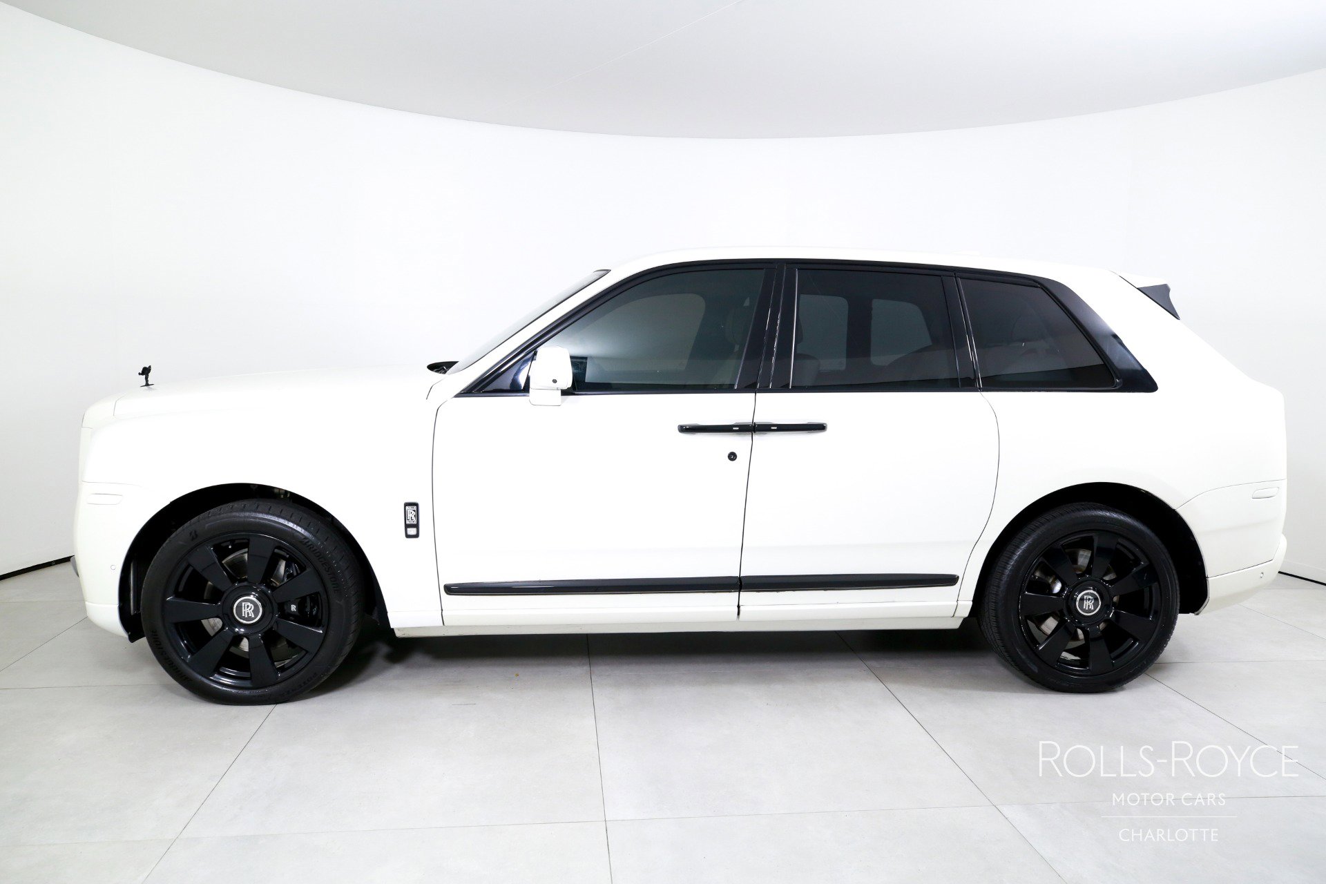 Used 2020 Rolls-Royce Cullinan image 3