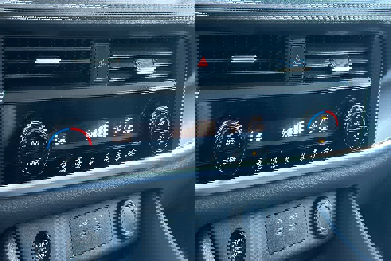 Used 2025 Nissan Rogue SV image 24