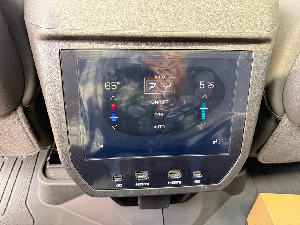 New 2026 GMC Yukon AT4 Ultimate AWD/4WD image 39