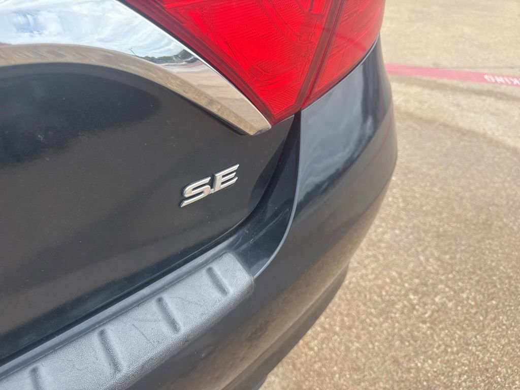 Used 2017 Toyota Camry SE FWD image 5