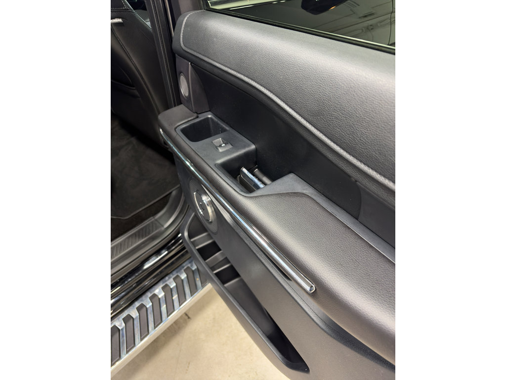 Used 2018 Ford Expedition XLT w/ Equipment Group 202A AWD/4WD image 30