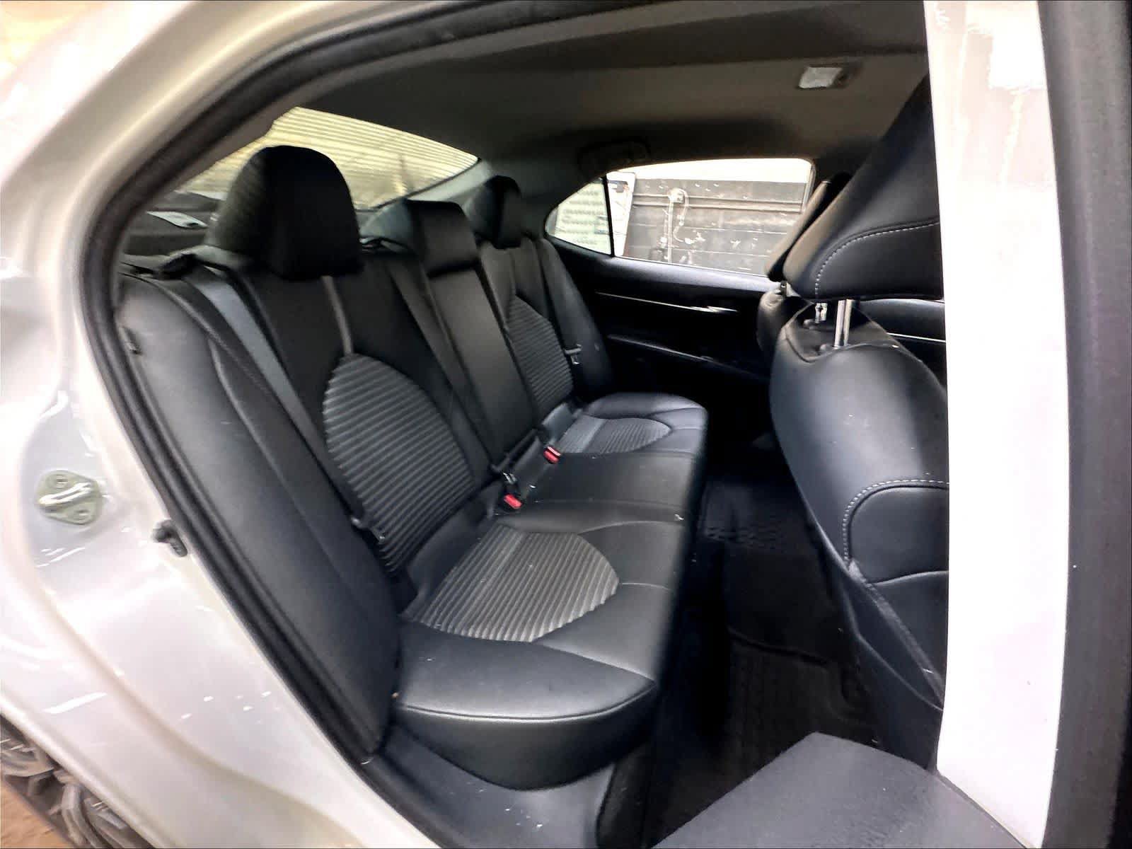 Used 2020 Toyota Camry SE FWD image 29