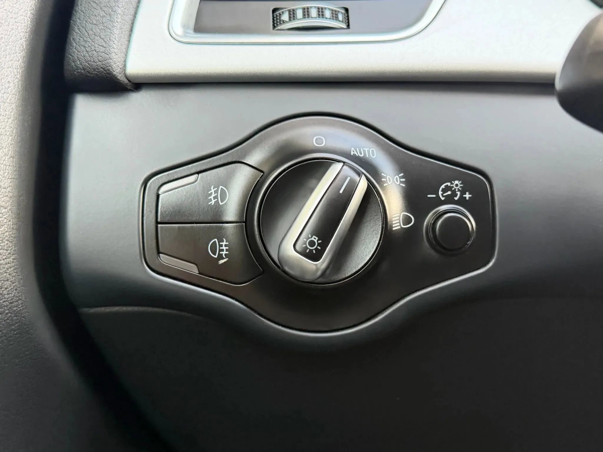 Used 2015 Audi A4 2.0T Premium Plus w/ Technology Package image 24