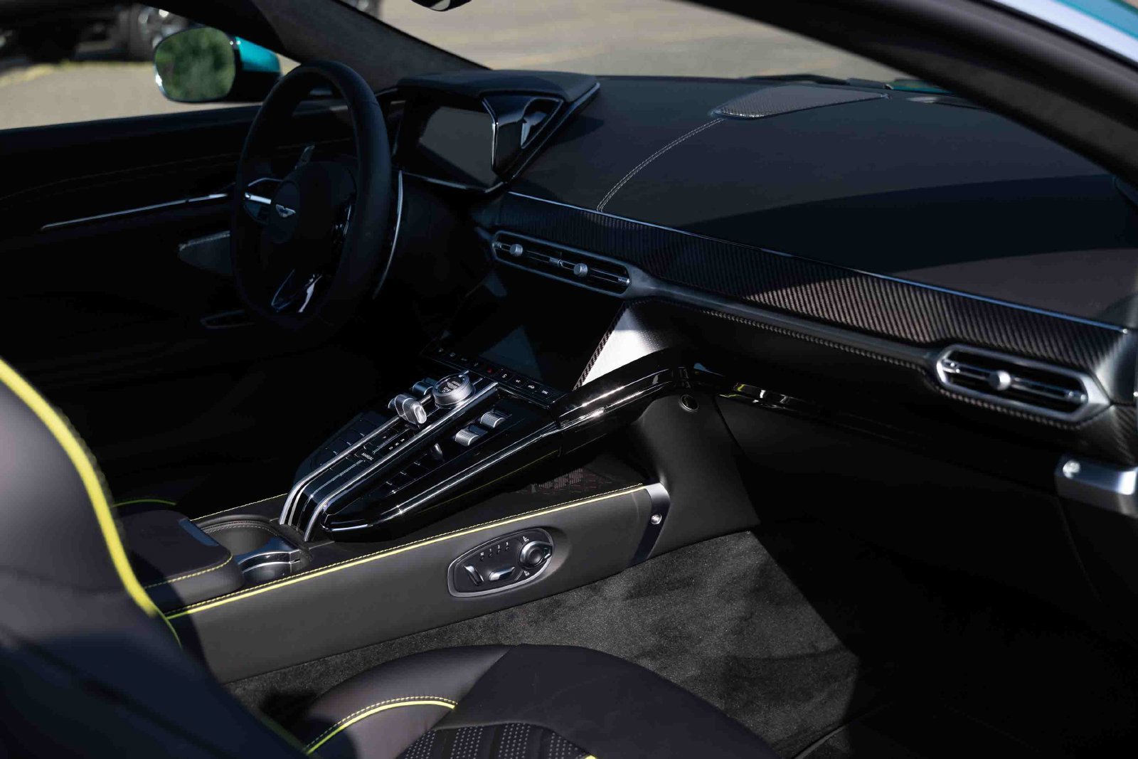 New 2026 Aston Martin V8 Vantage S RWD image 27