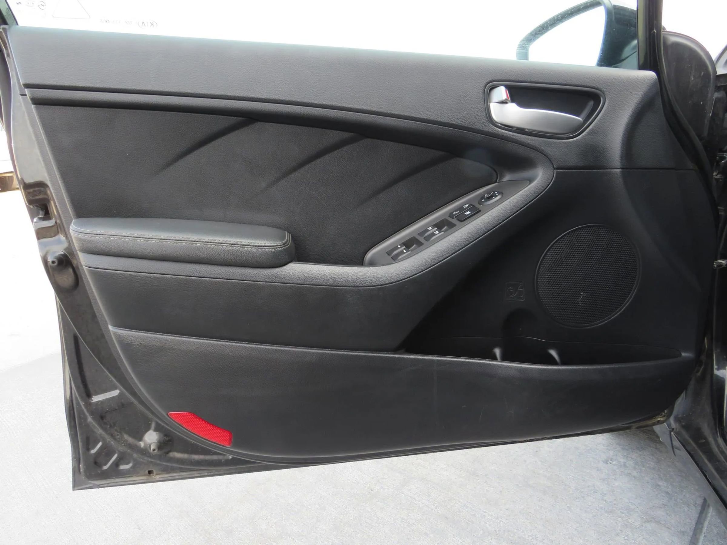 Used 2017 Kia Forte LX image 32