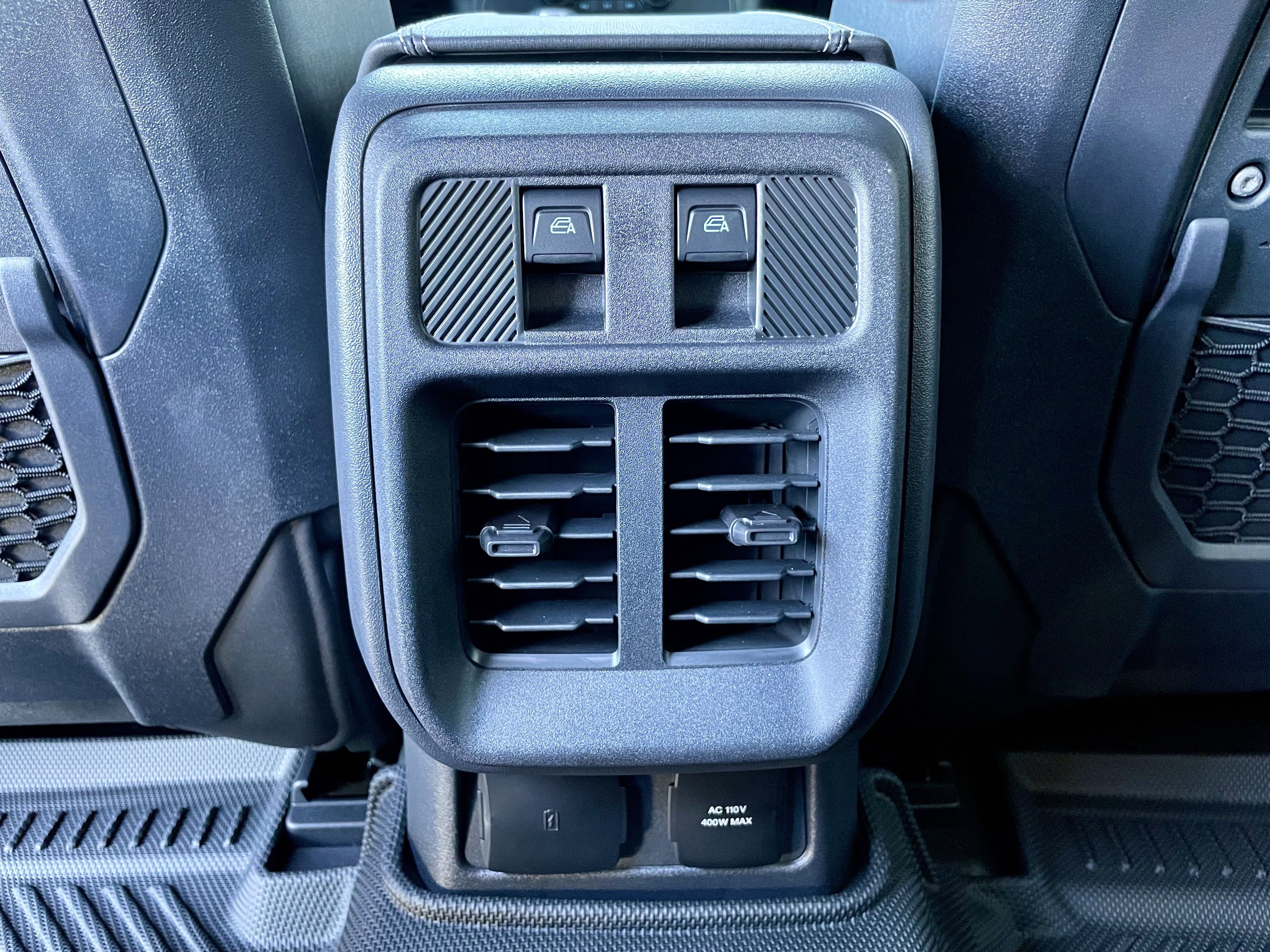 Used 2025 Ford Bronco Badlands image 25
