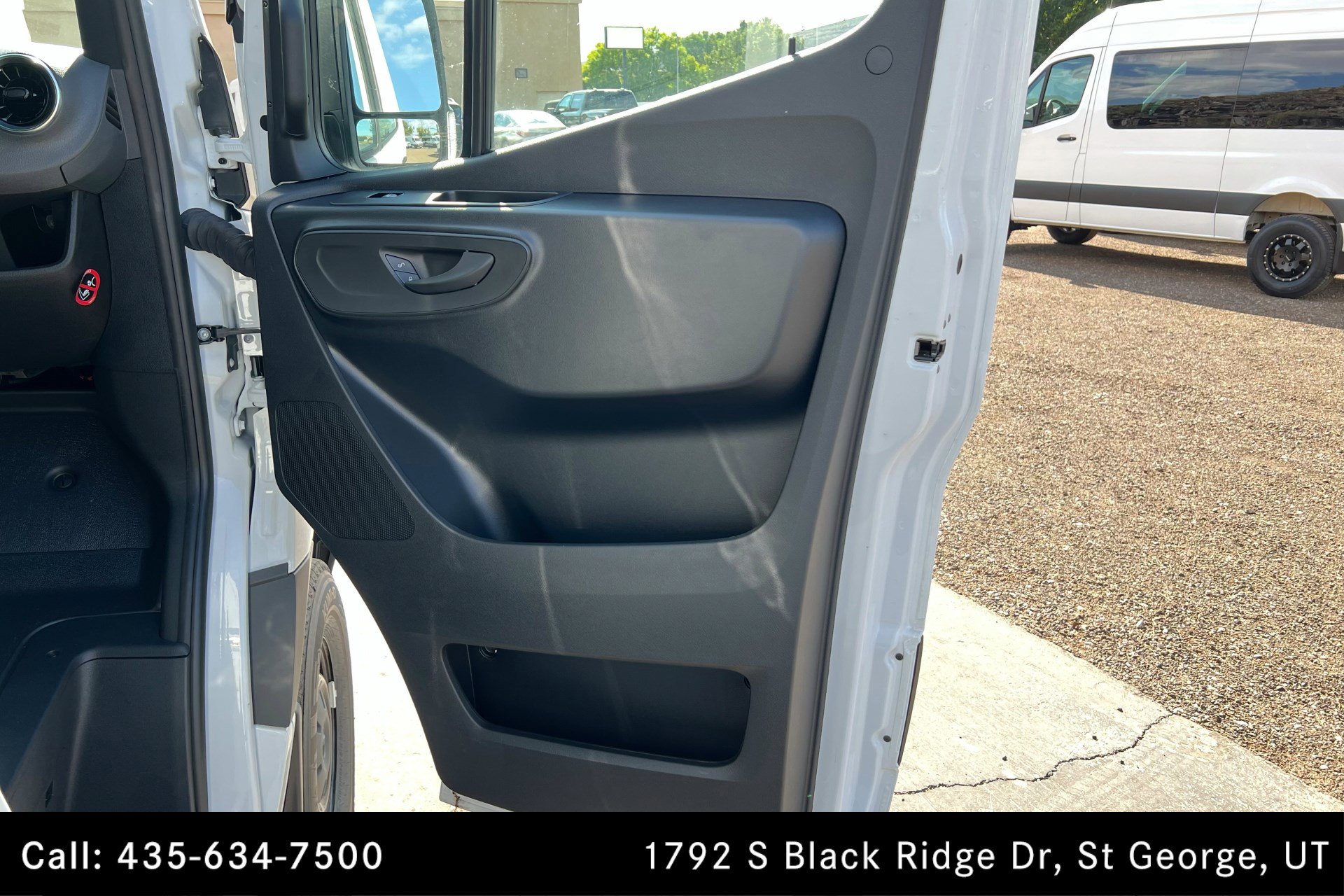 Used 2025 Mercedes-Benz Sprinter 2500 image 21