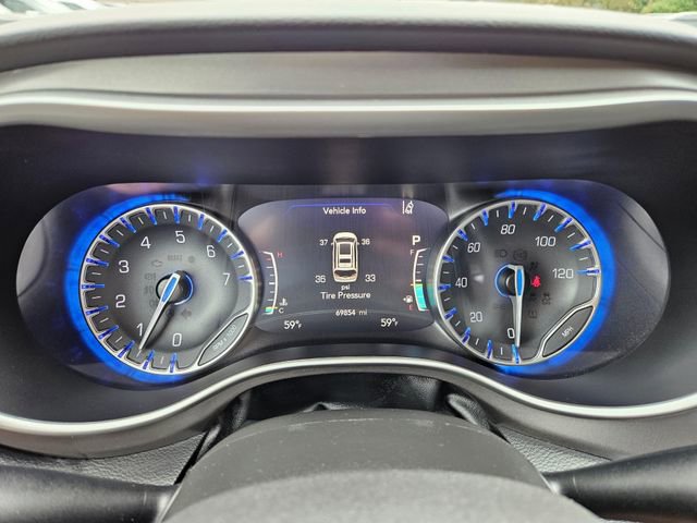 Used 2023 Chrysler Pacifica Touring-L FWD image 27