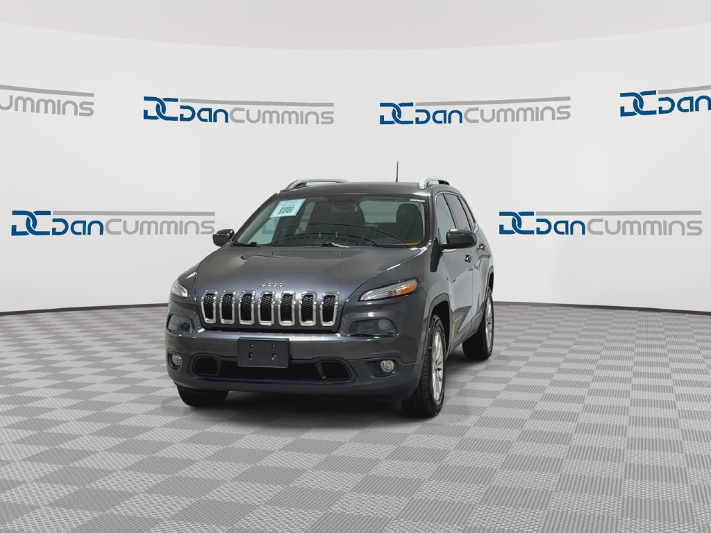 Used 2016 Jeep Cherokee Latitude w/ Cold Weather Group AWD/4WD image 3