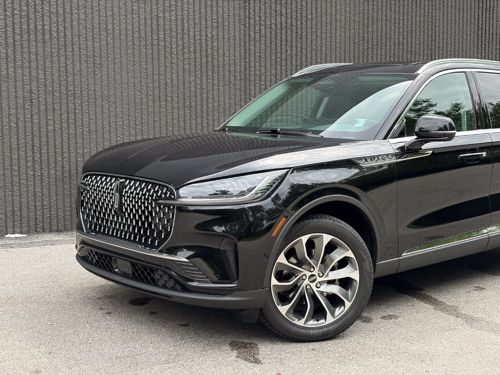 New 2026 Lincoln Aviator AWD image 2